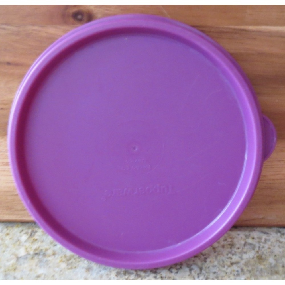 Tupperware Purple‎ #5227A Round Replacement Lid